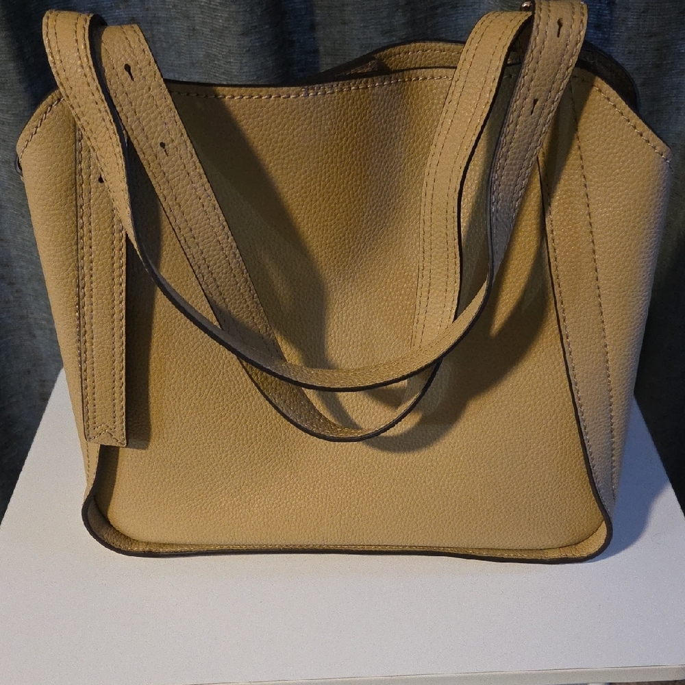 Marc Jacobs Tan Shoulder Bag - Picture 2 of 3